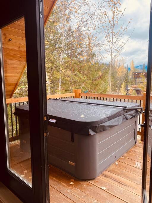 Ski-In Chalet: Private Hot Tub, Bonus Bunk House Fernie Exterior foto
